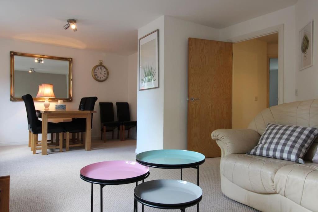 3 Bedroom Flat 10 Mins Walk To Bay And City Center Free Parking Cardiff Extérieur photo
